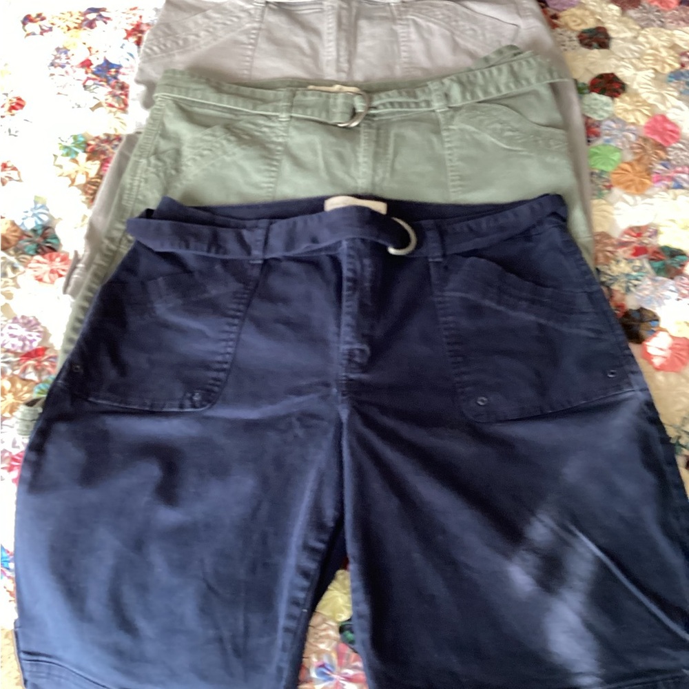 Gloria Vanderbilt Sierra Bermuda shorts size 12 Gray